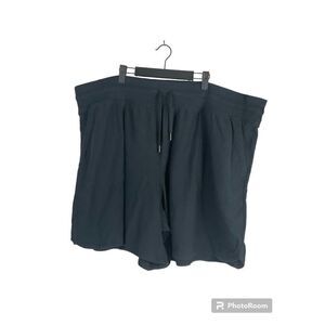 Athleta Farallon Midi Short Size 3X Black 7 Inch Inseam Casual Comfort Plus Sz N